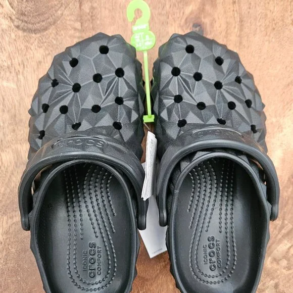 Crocs Classic Clog Unisex Black Women 6 Men 4 Geometric Shoes 209563-001 New - Picture 1 of 7